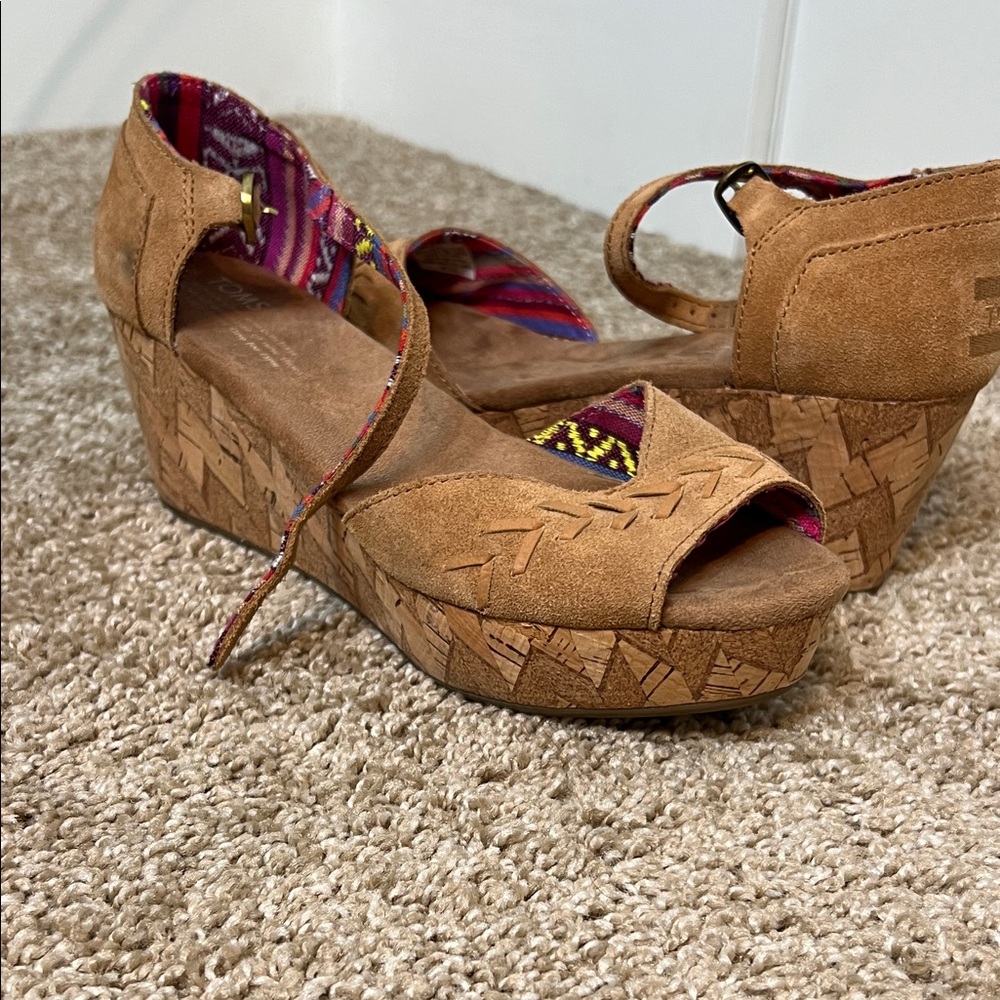 Toms Women’s Brown Wedge Chevron Wedge Sandals SZ 7.5